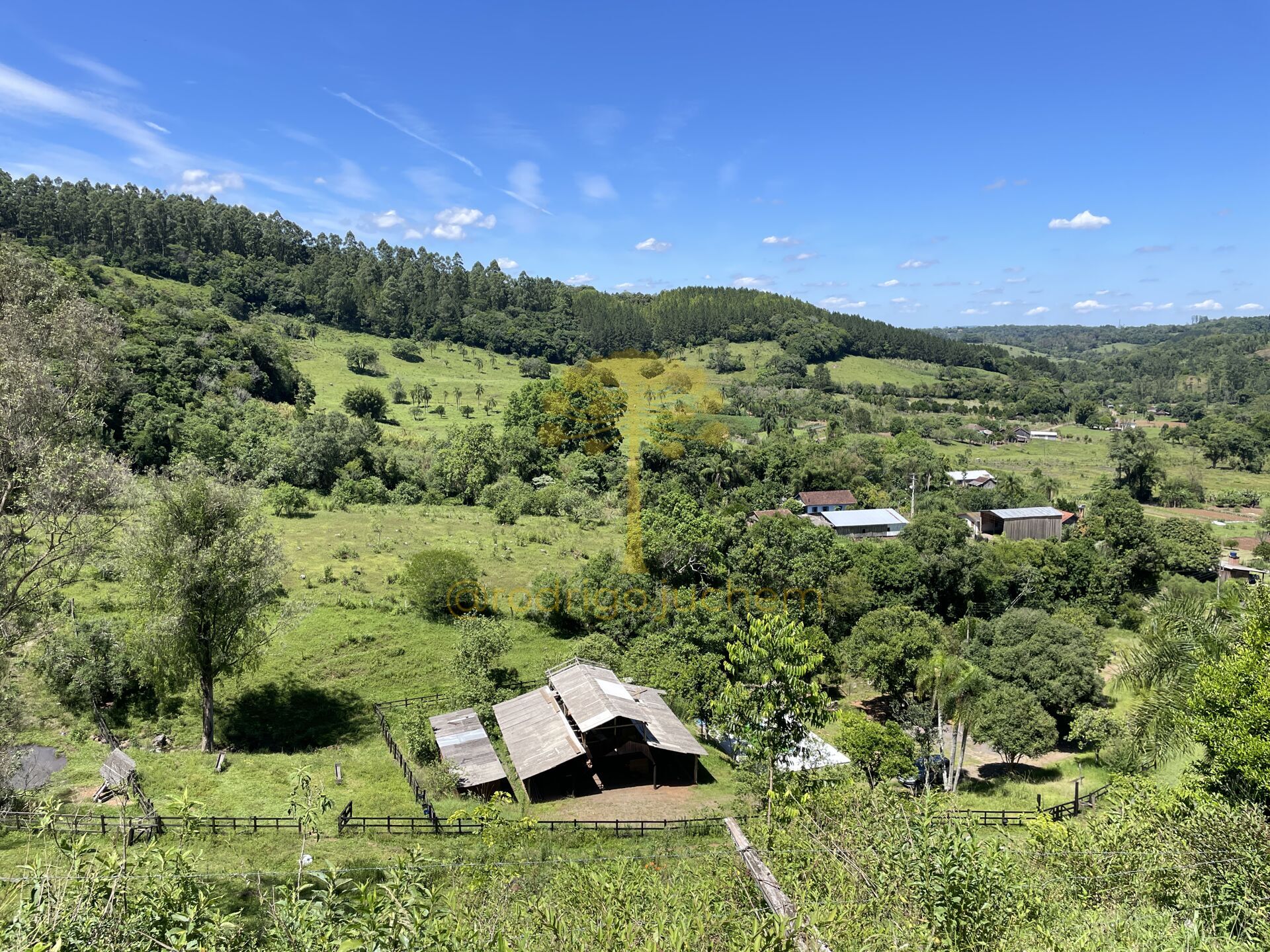 Sítio com linda vista e projeto para cabanas